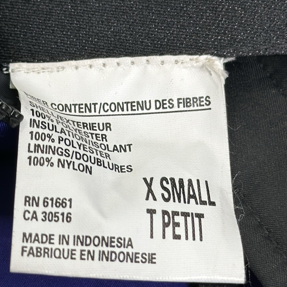 The north face woman purple puffer vest size Xsmall outdoors walking - Picture 11 of 11
